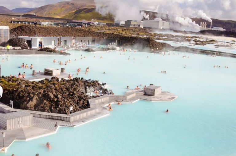 Geothermie - isländisches Heilbad und geothermische Anlage